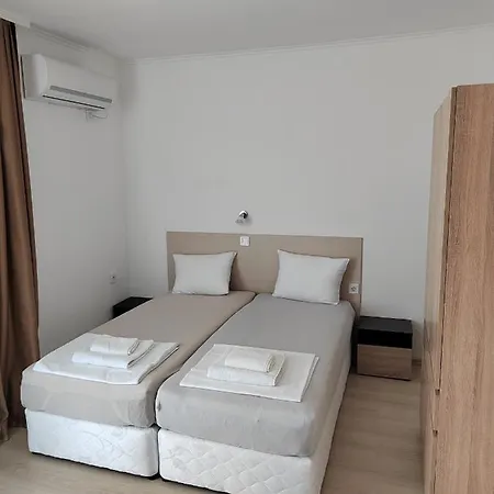 Aria Hotel 2*